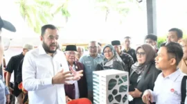 Wali Kota Padang, Fadly Amran (kiri), mengapresiasi kebijakan kampus yang menjadikan kewirausahaan sebagai bagian penting dari proses pendidikan.(padangkita.com )