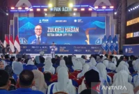 Menko Pangan Zulkifli Hasan saat memberikan sambutan pada pelantikan pengurus DPW PAN Aceh dan DPD PAN se Aceh, di Banda Aceh. ( poto : ANTARA/Rahmat Fajri )