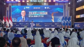 Menko Pangan Zulkifli Hasan saat memberikan sambutan pada pelantikan pengurus DPW PAN Aceh dan DPD PAN se Aceh, di Banda Aceh. ( poto : ANTARA/Rahmat Fajri )