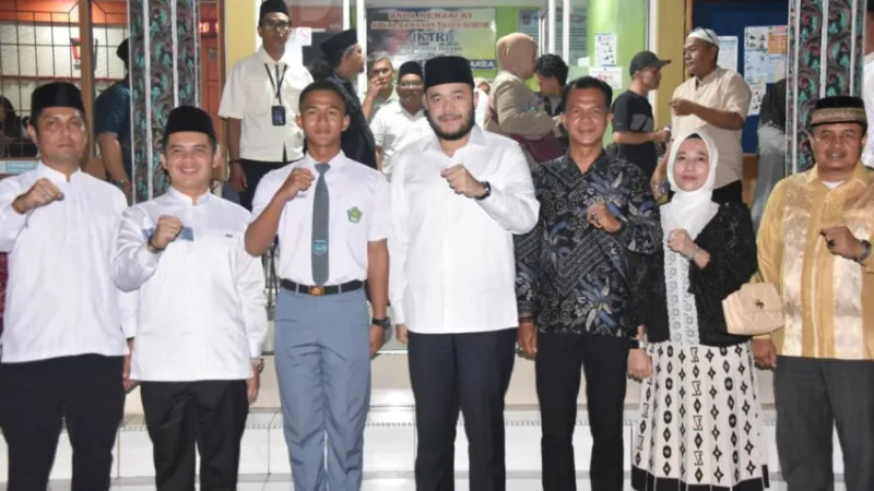 Wali Kota Padang Fadly Amran menyampaikan apresiasi atas kerja keras dan dedikasi yang ditunjukkan Fathir selama mengikuti proses seleksi.( poto : padangkita.com )