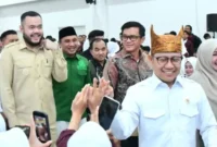 Wali Kota Padang, Fadly Amran, mendampingi Menteri Koordinator Bidang Pemberdayaan Masyarakat (Menko PM), Muhaimin Iskandar.( poto : padangkita.com)