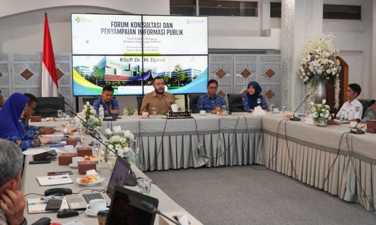 Wali Kota Padang Fadly Amran menegaskan bahwa setiap proyek pembangunan di daerah harus melibatkan masyarakat sejak tahap awal.