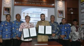 Wali Kota Padang, Fadly Amran, bersama Direktur Utama Politeknik Kirana, Taufik Hidayat.( poto : padangkita.com )