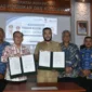 Wali Kota Padang, Fadly Amran, bersama Direktur Utama Politeknik Kirana, Taufik Hidayat.( poto : padangkita.com )