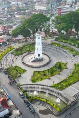 Jam Gadang Bukittinggi: Fakta Ilmiah Bongkar Mitos Putih Telur, Ungkap Teknologi Beton Bertulang Modern