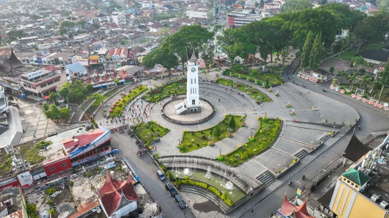 Jam Gadang di Bukittinggi.( poto : padangkita.com )