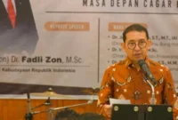 Menteri Kebudayaan Republik Indonesia Fadli Zon saat menjadi pembicara utama dalam Simposium Pabrik Indarung I di Wisma Indarung PT Semen Padang( poto : padangkita.com )