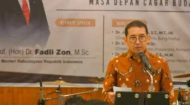 Menteri Kebudayaan Republik Indonesia Fadli Zon saat menjadi pembicara utama dalam Simposium Pabrik Indarung I di Wisma Indarung PT Semen Padang( poto : padangkita.com )
