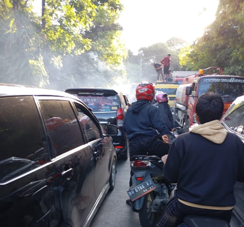Kemacetan parah kembali terjadi di kawasan Sitinjau Lauik, Sumatera Barat. Sejak Minggu (29/6/2025). poto : lintassumbar.co.id 