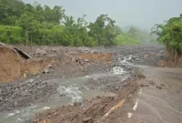 Jembatan di Malalak, Kabupaten Agam putus akibat banjir bandang.( poto : sumbardayli.com )
