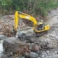 Alat berat BWS Sumatera V Padang tengah melakukan pengerjaan pascabencana di Tanah Datar untuk menangani banjir, longsor, dan kerusakan infrastruktur. ( poto : sumbardaily.com )