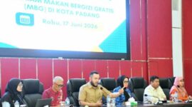 Wali Kota Fadly Amran menyampaikan arahan itu saat memimpin Rapat Evaluasi Pelaksanaan MBG di Aula Bagindo Aziz Chan, Balai Kota Aie Pacah, Padang, Rabu (17/6/2026). ( poto : infosumbar.net )