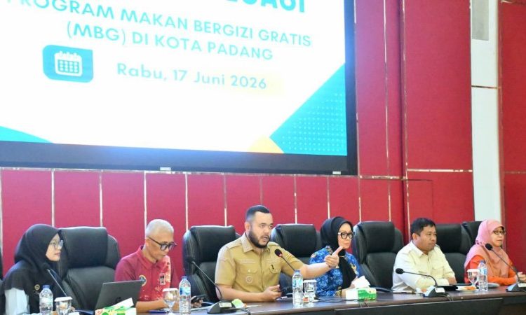 Wali Kota Fadly Amran menyampaikan arahan itu saat memimpin Rapat Evaluasi Pelaksanaan MBG di Aula Bagindo Aziz Chan, Balai Kota Aie Pacah, Padang, Rabu (17/6/2026). ( poto : infosumbar.net )