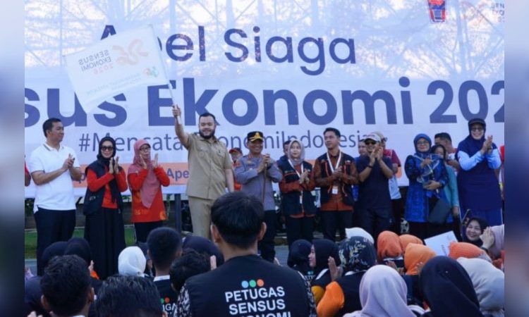 Wali Kota Padang, Fadly Amran, memimpin Apel Siaga Sensus Ekonomi 2026 yang digelar Badan Pusat Statistik (BPS) di Lapangan Upacara Balai Kota Padang, Aie Pacah, Rabu (17/6/2026).( poto : infosumbar.net )