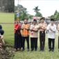 MAN 1 Padang tanam 1.000 pohon di kawasan Bumi Perkemahan ABG, Lubuk Minturun, Kecamatan Koto Tangah, Kamis (18/6/2026).( poto : infosumbar.net )