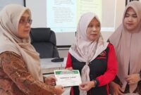Kabid Pencegahan dan Pengendalian Penyakit Dinas Kesehatan Kota Padang, dr. Dessy M. Siddik, menegaskan pentingnya perubahan pola pikir pelaku usaha.( poto : infosumbar.net )
