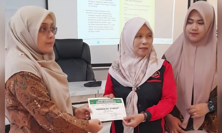 Kabid Pencegahan dan Pengendalian Penyakit Dinas Kesehatan Kota Padang, dr. Dessy M. Siddik, menegaskan pentingnya perubahan pola pikir pelaku usaha.( poto : infosumbar.net )