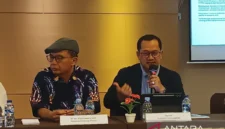 Wakil Ketua Bidang Ketenagakerjaan, Dewan Pimpinan Nasional (DPN) Apindo Darwoto memberi keterangan kepada media di Jakarta, Selasa (23/6/2026).( poto : ANTARA )