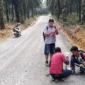 Pemkab Dharmasraya dan PT Bina bangun jalan hotmix 1,5 km di Taratak Tinggi lewat CSR.( poto : sumbardaily.com )