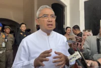 Wali Kota Bandung Muhammad Farhan menegaskan sikap tegas terhadap Aparatur Sipil Negara (ASN) yang terlibat judi daring.( poto : ANTARA )