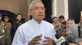 Wali Kota Bandung Muhammad Farhan menegaskan sikap tegas terhadap Aparatur Sipil Negara (ASN) yang terlibat judi daring.( poto : ANTARA )