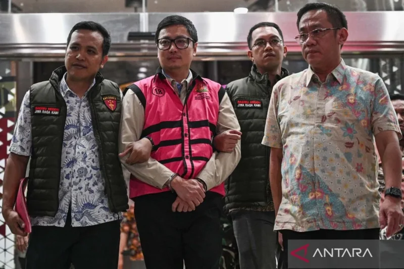 Penyidik Jampidsus menetapkan Lima orang tesangka dalam kasus dugaan korupsi tata kelola program Makan Bergizi Gratis (MBG) di Badan Gizi Nasional (BGN) periode 2025–2026.( poto : ANTARA )