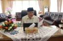 Gubernur Sumatera Barat Mahyeldi Ansharullah saat berada di ruang kerjanya.( poto : padangkita.com )