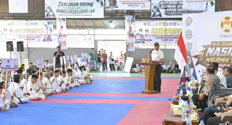 Gubernur Sumatera Barat (Sumbar), Mahyeldi Ansharullah membuka Kejuaraan Nasional Wilayah (Kejurnaswil) Shorinji Kempo se-Sumatera Tahun 2026.( poto : padangkita.com )