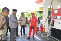 Gubernur Sumbar sidak SPBU di Tanah Datar dan Solok untuk memastikan distribusi BBM subsidi tepat sasaran dan mengusut transaksi anomali.( poto : padangkita.com )