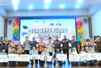 Wakil Wali Kota Padang Maigus Nasir( tengah ) menutup ajang Liga Sang Juara 2026 tingkat SMP se-Kota Padang.( poto : padangkita.com )