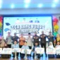 Wakil Wali Kota Padang Maigus Nasir( tengah ) menutup ajang Liga Sang Juara 2026 tingkat SMP se-Kota Padang.( poto : padangkita.com )