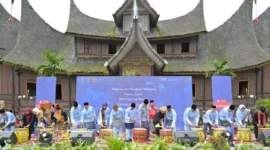 Festival Minangkabau 2026 resmi dimulai di Istano Basa Pagaruyung dan Lapangan Cindua Mato, Kabupaten Tanah Datar, Kamis (25/6/2026).( poto : padangkita.com )