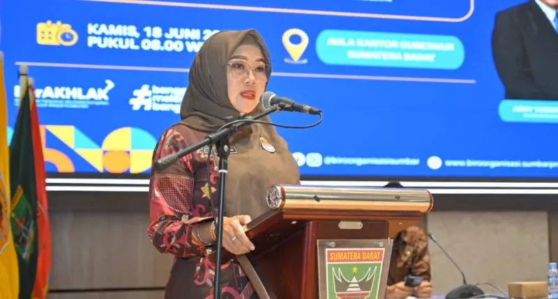 Plh. Asisten Administrasi Umum Setdaprov Sumbar, Dina Febrianti,. ( poto : padangkita.com )
