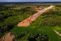 PT Hutama Karya (Persero) memperkuat percepatan pengadaan lahan untuk mendukung pembangunan Jalan Tol Trans Sumatera (JTTS) di Sumatera Selatan.( poto : padangkita.com )