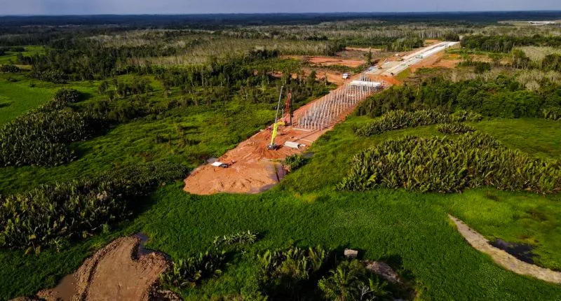 PT Hutama Karya (Persero) memperkuat percepatan pengadaan lahan untuk mendukung pembangunan Jalan Tol Trans Sumatera (JTTS) di Sumatera Selatan.( poto : padangkita.com )