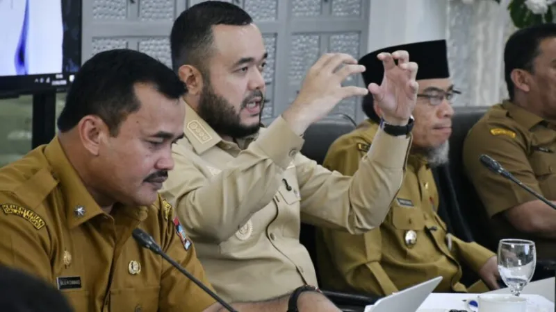 Wali Kota Padang, Fadly Amran, menargetkan perayaan HJK tahun ini mampu menggerakkan sektor pariwisata sekaligus meningkatkan perputaran ekonomi masyarakat.( poto : padangkita.com )