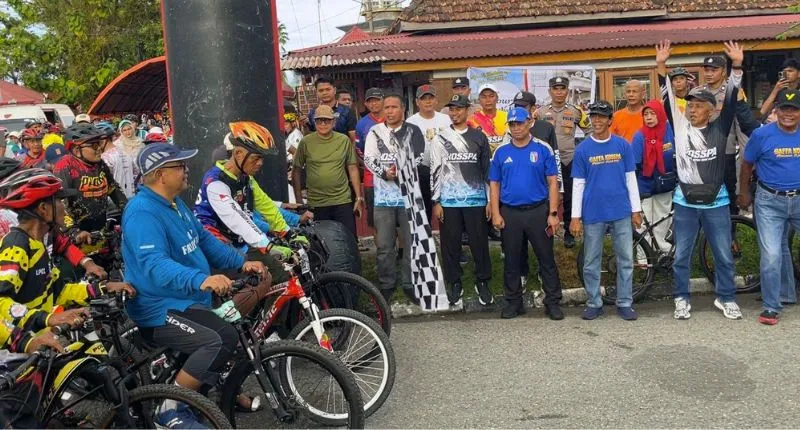 Gowes Amal GAFA Pariaman yang digelar Komunitas Sepeda Sehat Pariaman (KOSSPA), Minggu (21/6/2026).( poto : padangkita.com )