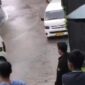 Truk tronton bermuatan CPO mogok di Sitinjau Lauik menyebabkan kepadatan lalu lintas.( poto : infosumbar.net )