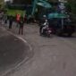 Truk mengalami gangguan mesin saat melintasi tanjakan Panorama Satu Sitinjau Lauik.( poto : infosumbar.net )