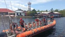 Kantor SAR Mentawai menurunkan lima personel untuk memperluas area pencarian.( poto : infosumbar.net )