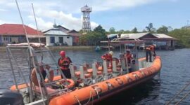 Kantor SAR Mentawai menurunkan lima personel untuk memperluas area pencarian.( poto : infosumbar.net )