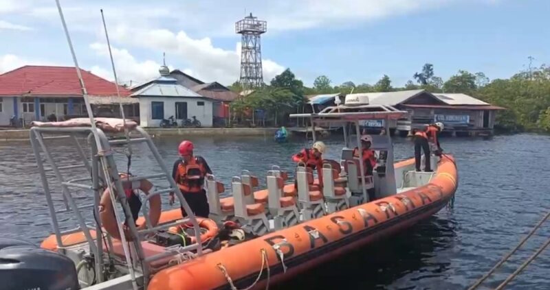 Kantor SAR Mentawai menurunkan lima personel untuk memperluas area pencarian.( poto : infosumbar.net )