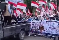 Ratusan relawan MBG Sumbar meminta pemerintah melanjutkan Program Makan Bergizi Gratis selama libur sekolah.( poto : infosumbar.net )