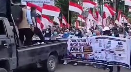 Ratusan relawan MBG Sumbar meminta pemerintah melanjutkan Program Makan Bergizi Gratis selama libur sekolah.( poto : infosumbar.net )
