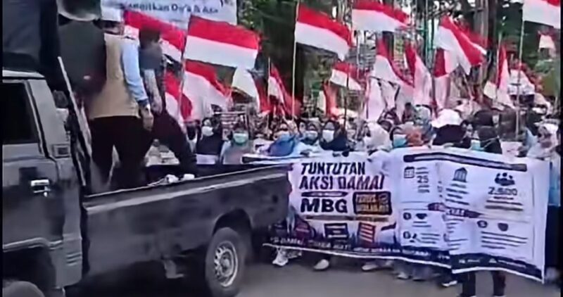 Ratusan relawan MBG Sumbar meminta pemerintah melanjutkan Program Makan Bergizi Gratis selama libur sekolah.( poto : infosumbar.net )