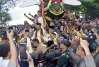 Puncak Pesona Budaya Hoyak Tabuik Piaman 2026 berlangsung meriah, Dihadiri Wakil Menteri Kebudayaan (Wamenbud),, Giring Ganesha, Wagub Sumbar Vasko Ruseimy, dan tuan rumah Wali Kota Pariaman Yota Balad.( poto : padangkita.com )