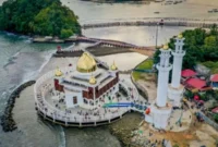 Kawasan wisata Pantai Carocok Painan, Pesisir Selatan (Pessel). ( poto : padangkita.com )