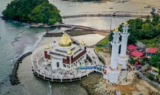 Libur Sekolah, Wisatawan Diimbau Utamakan Keselamatan di Pantai Carocok Painan