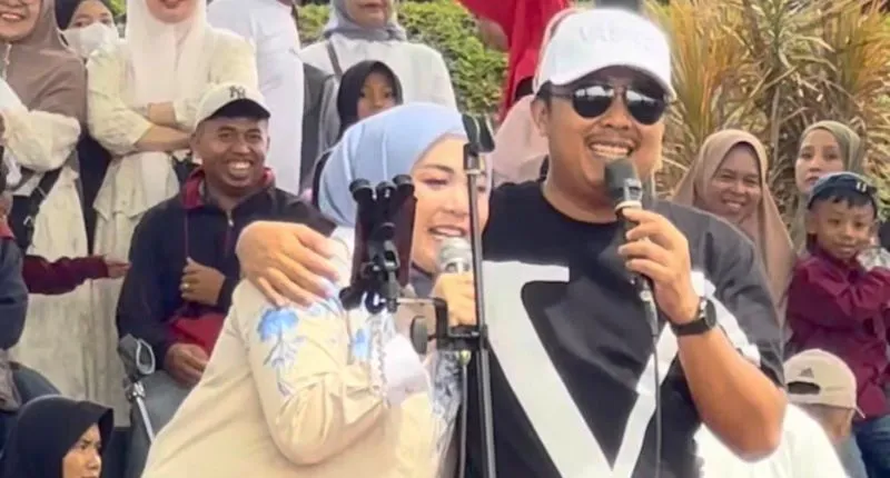 Wakil Gubernur Sumatera Barat Vasko Ruseimy hadir langsung dalam festival yang digelar pada Minggu (21/6/2026).( poto : sumbarkita.com )