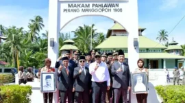 Wakil Gubernur Sumatera Barat, Vasko Ruseimy(tengah), mengajak generasi muda menjadikan semangat perjuangan Manggopoh sebagai bekal menghadapi tantangan zaman.( poto : padangkita.om )